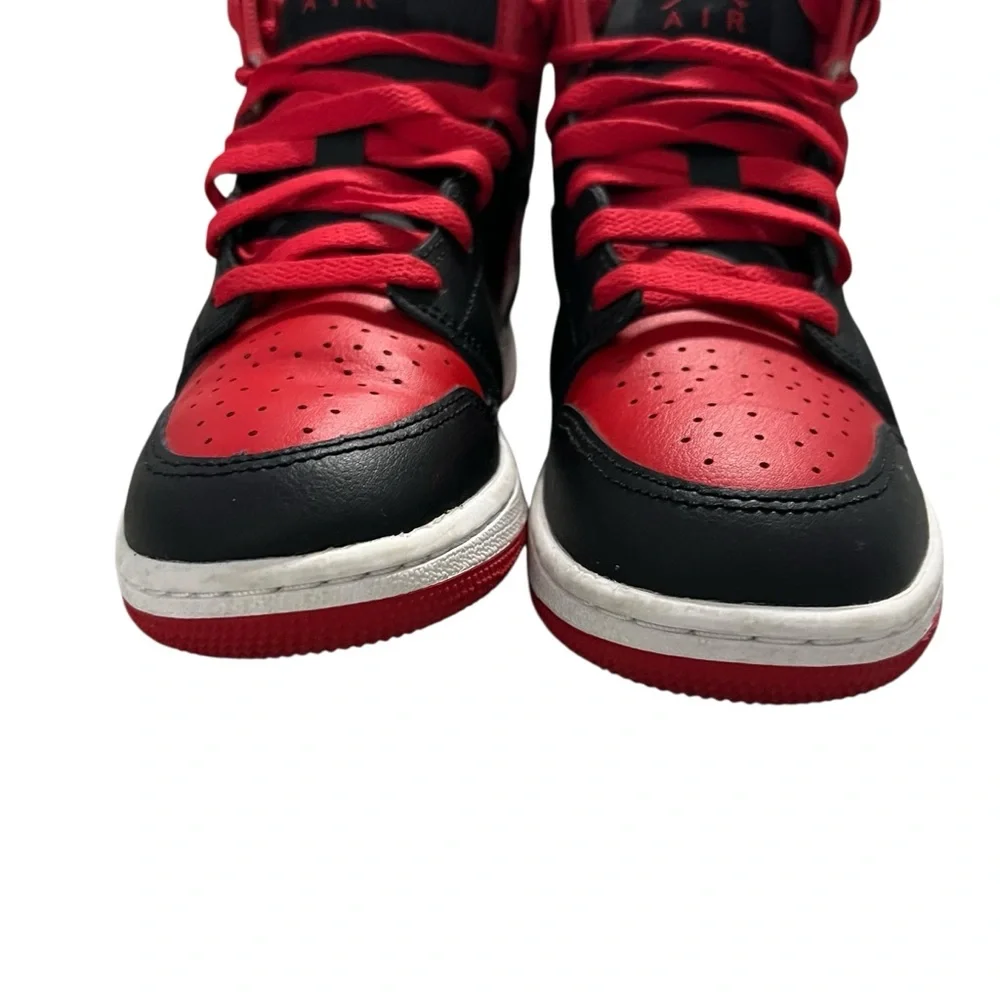 Nike Air Jordan 1 Mid GS 4Y Youth Black / Fire Red Sneakers
